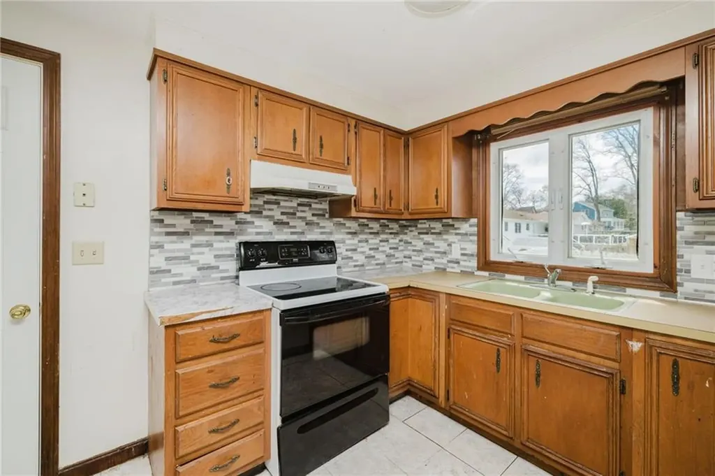 7 Fernbrook Drive Cranston RI 02920