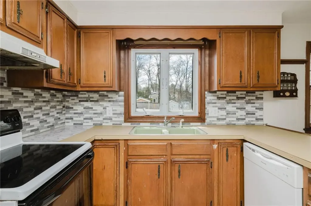 7 Fernbrook Drive Cranston RI 02920