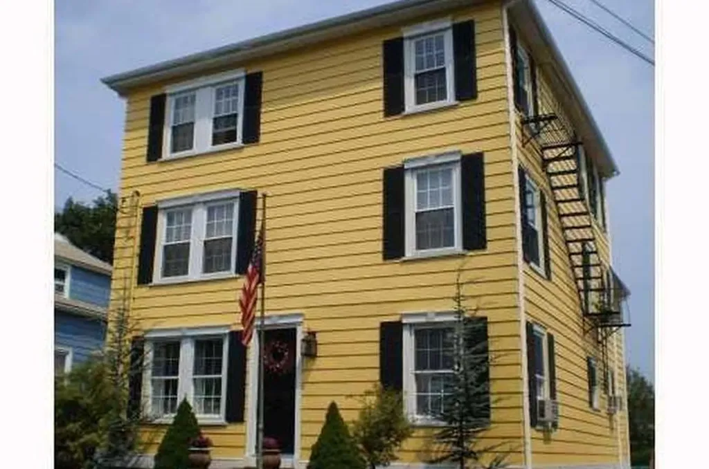 12 Third School Street Bristol RI 02809
