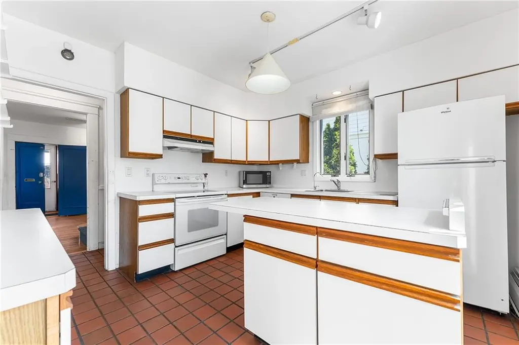 141 Elton Street Providence RI 02906