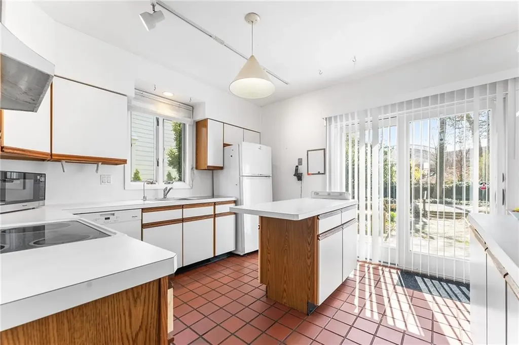 141 Elton Street Providence RI 02906