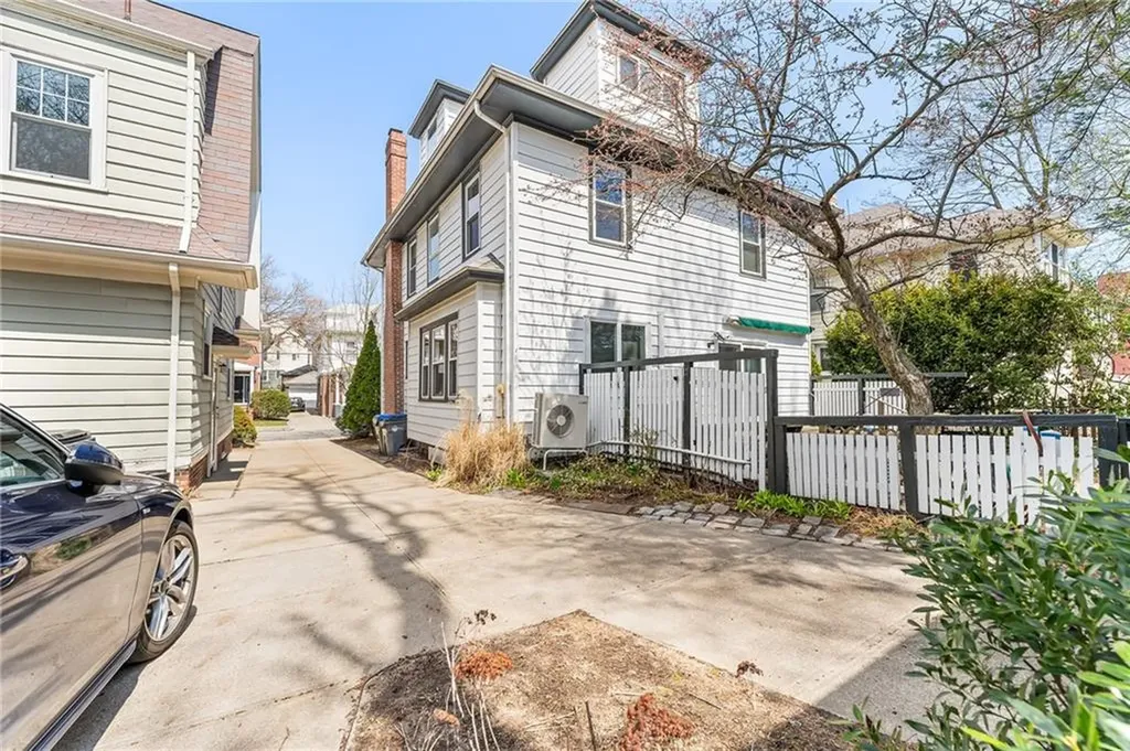 141 Elton Street Providence RI 02906