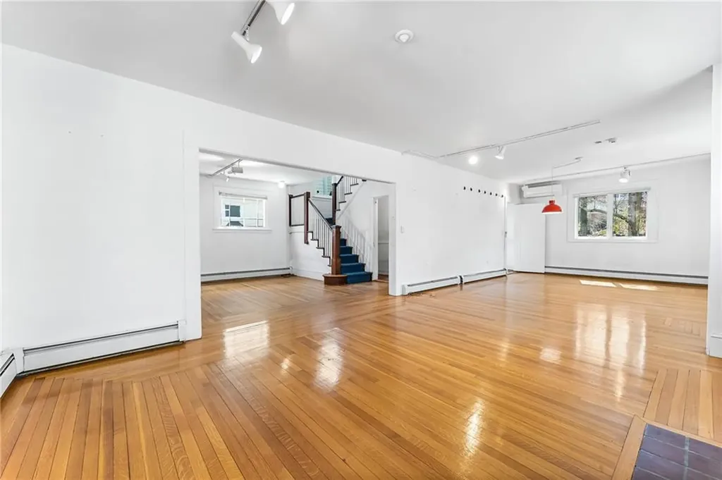 141 Elton Street Providence RI 02906