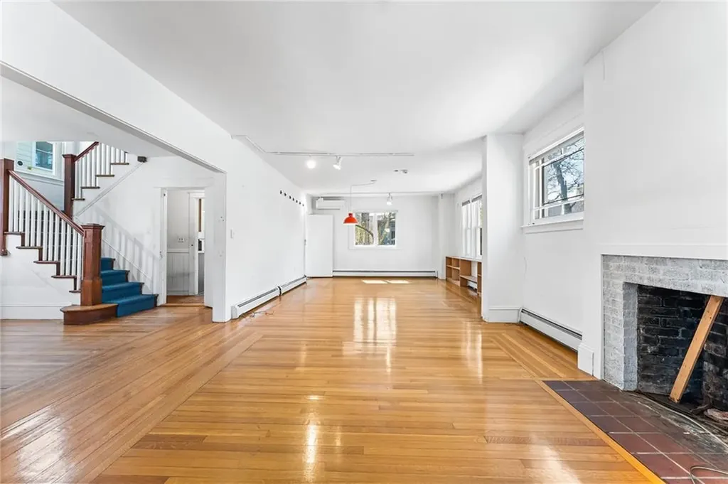 141 Elton Street Providence RI 02906