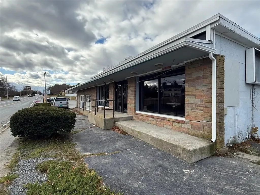 1435 Victory Highway North Smithfield RI 02896