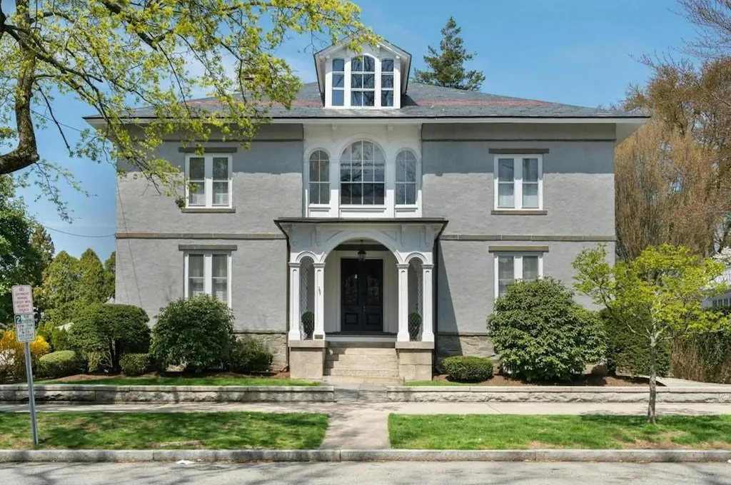 89 State Street Bristol RI 02809