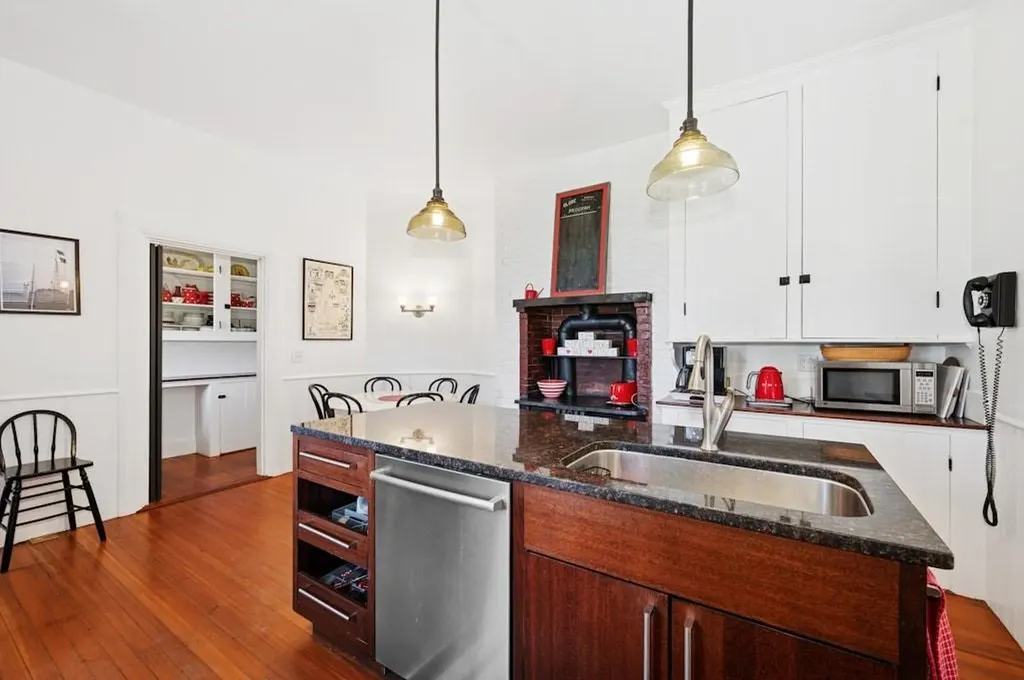 89 State Street Bristol RI 02809