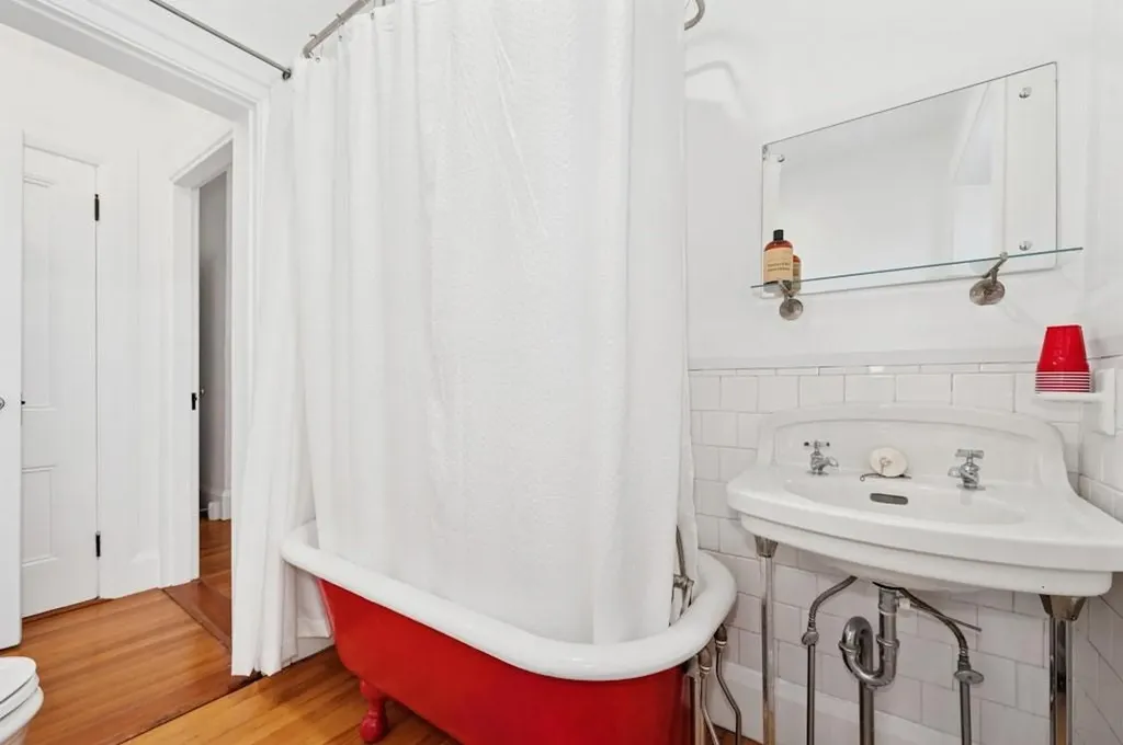 89 State Street Bristol RI 02809