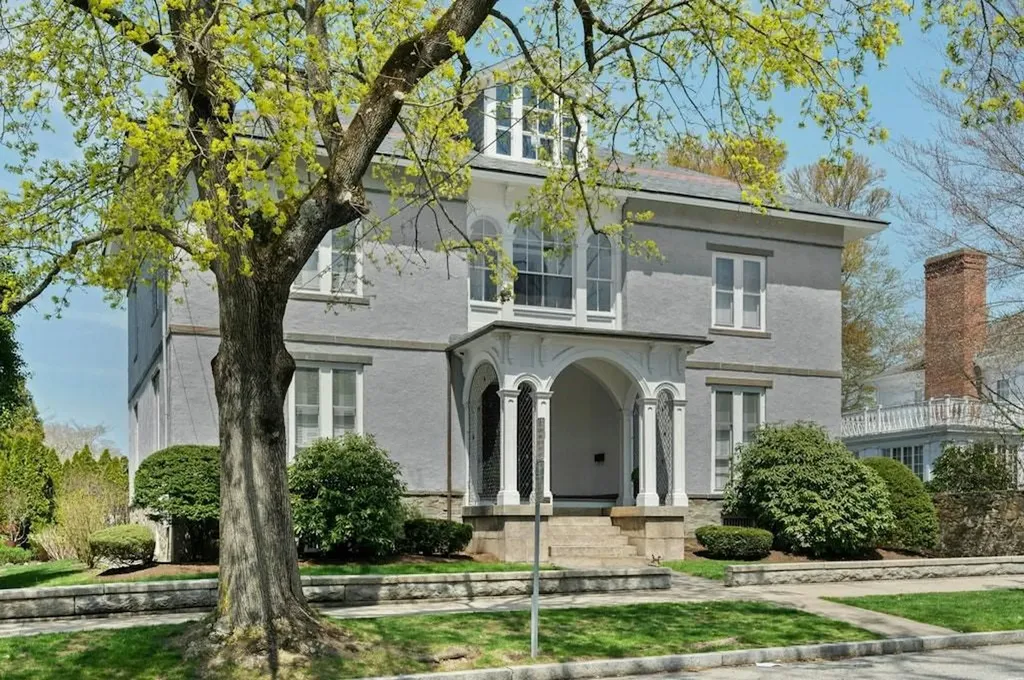 89 State Street Bristol RI 02809