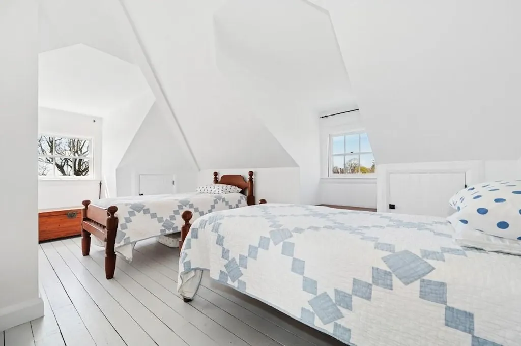 89 State Street Bristol RI 02809