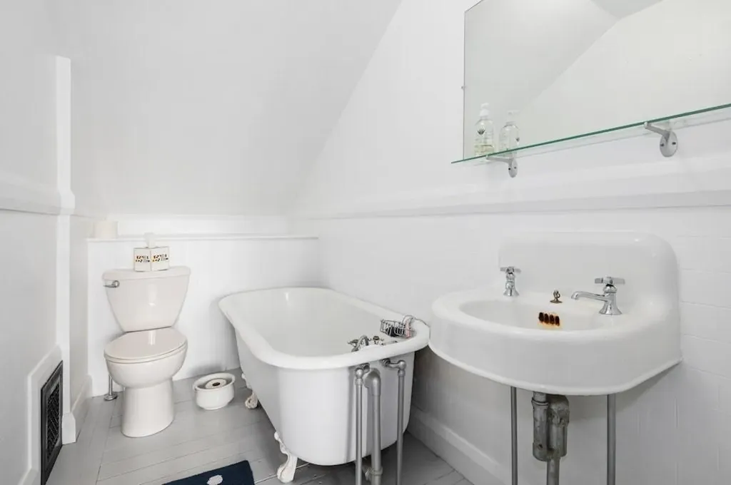 89 State Street Bristol RI 02809