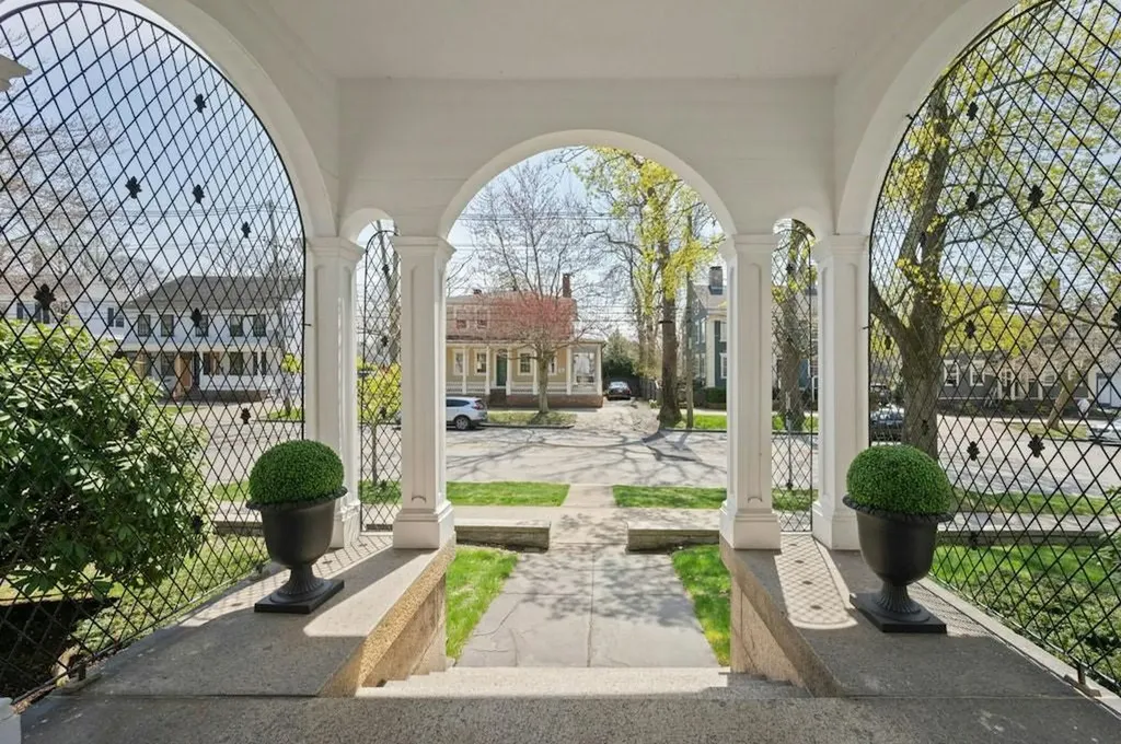 89 State Street Bristol RI 02809