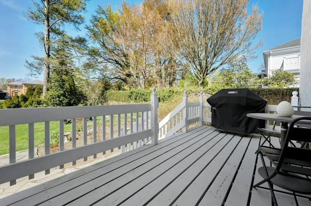 89 State Street Bristol RI 02809