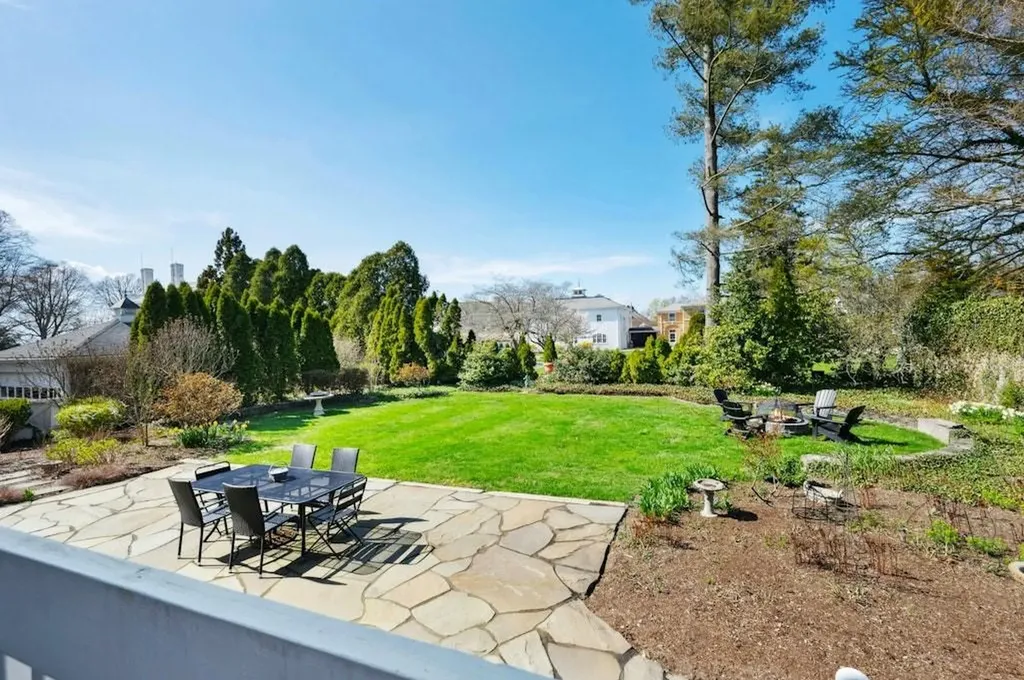 89 State Street Bristol RI 02809