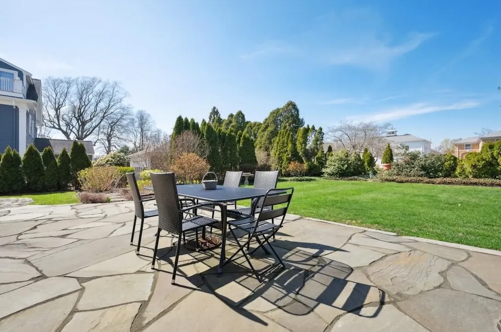 89 State Street Bristol RI 02809