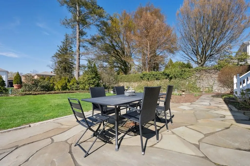 89 State Street Bristol RI 02809