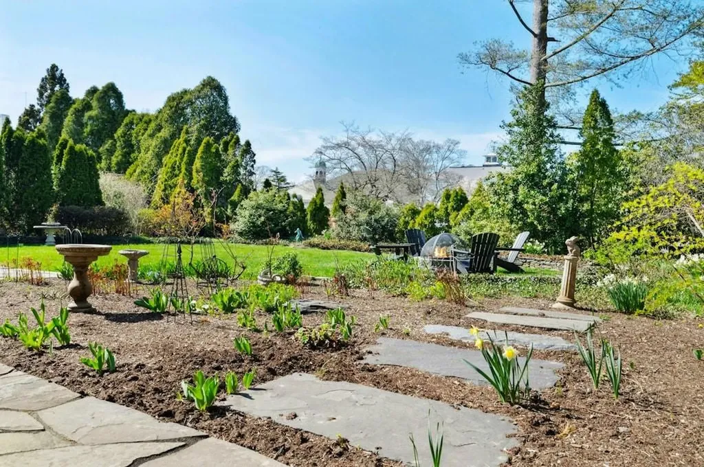 89 State Street Bristol RI 02809