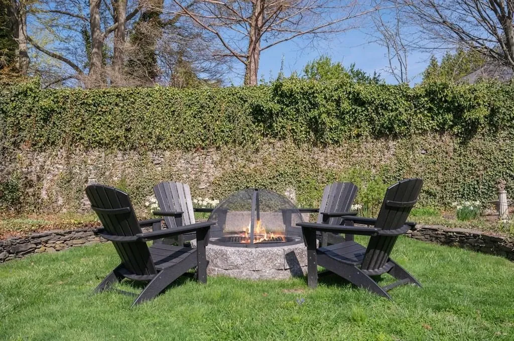 89 State Street Bristol RI 02809