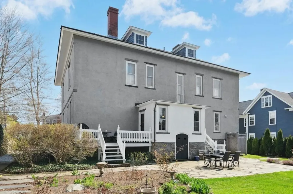 89 State Street Bristol RI 02809