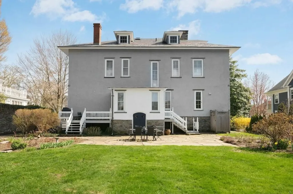 89 State Street Bristol RI 02809