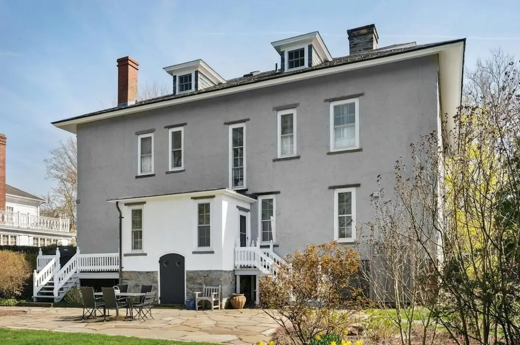 89 State Street Bristol RI 02809