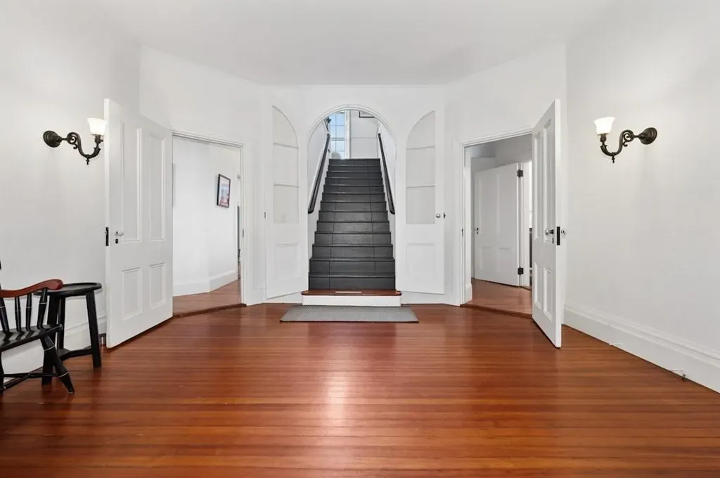 89 State Street Bristol RI 02809