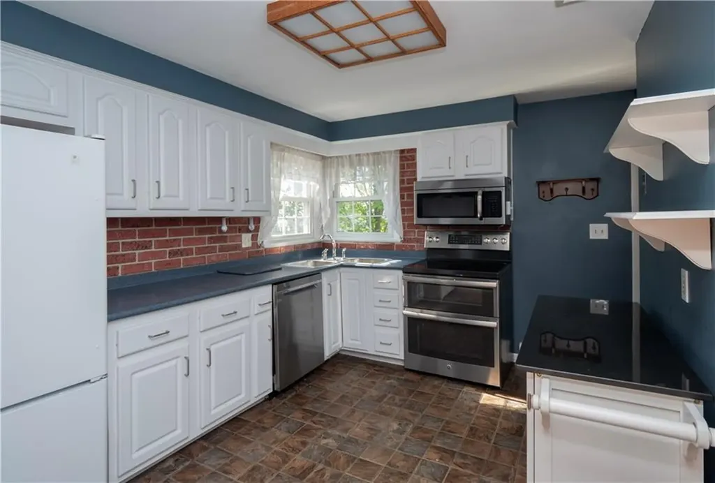 93 Viking Drive Portsmouth RI 02871