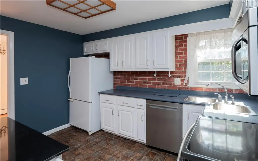 93 Viking Drive Portsmouth RI 02871