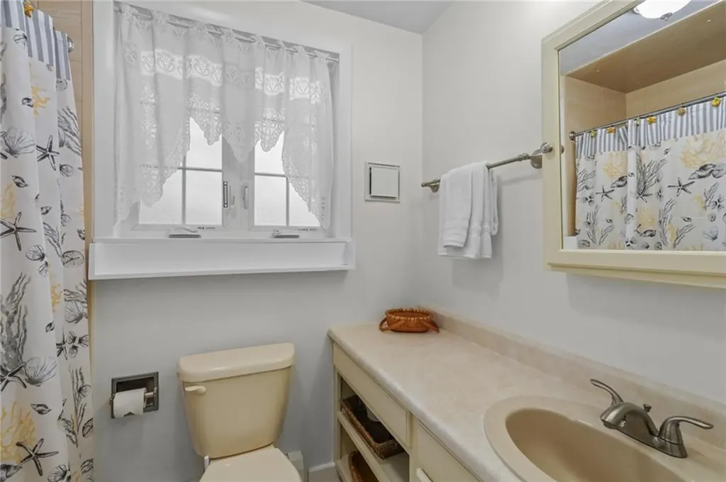 48 Carver Lane Narragansett RI 02882
