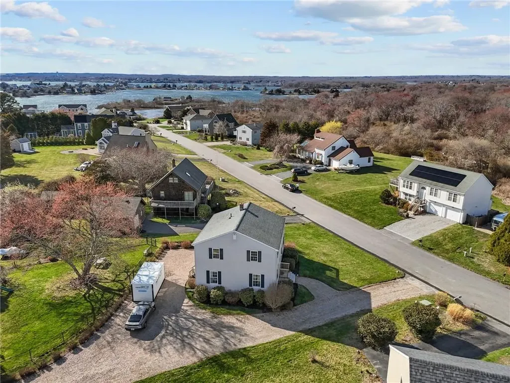 48 Carver Lane Narragansett RI 02882