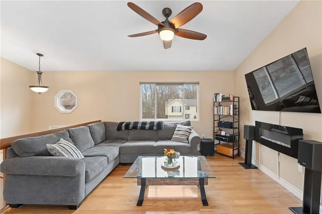 9 Iroquois Trail Cranston RI 02921