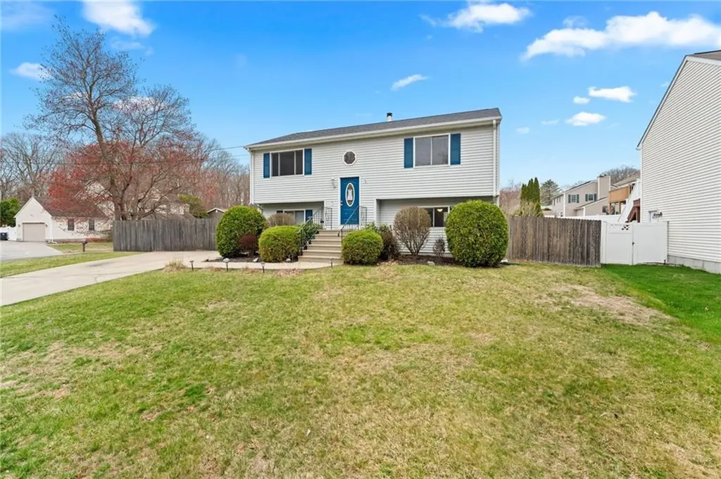 9 Iroquois Trail Cranston RI 02921