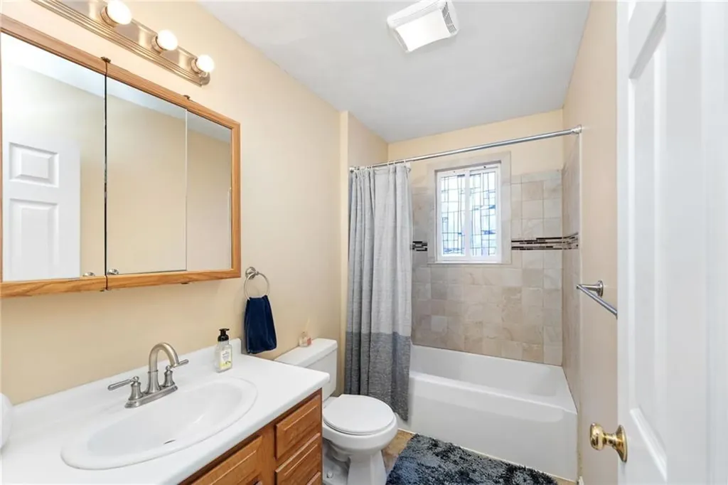 9 Iroquois Trail Cranston RI 02921