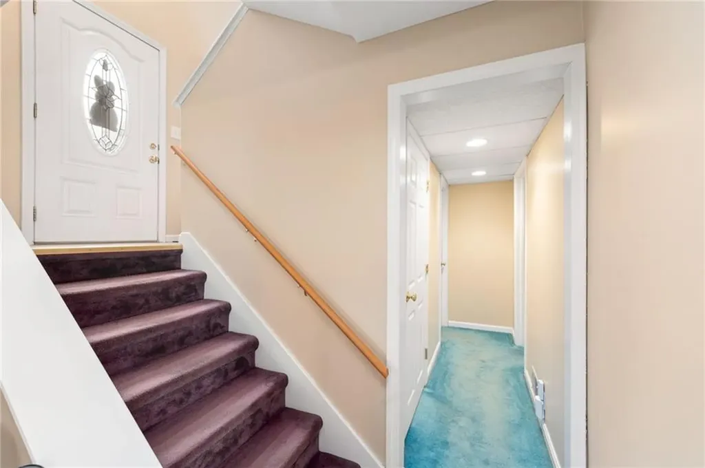 9 Iroquois Trail Cranston RI 02921