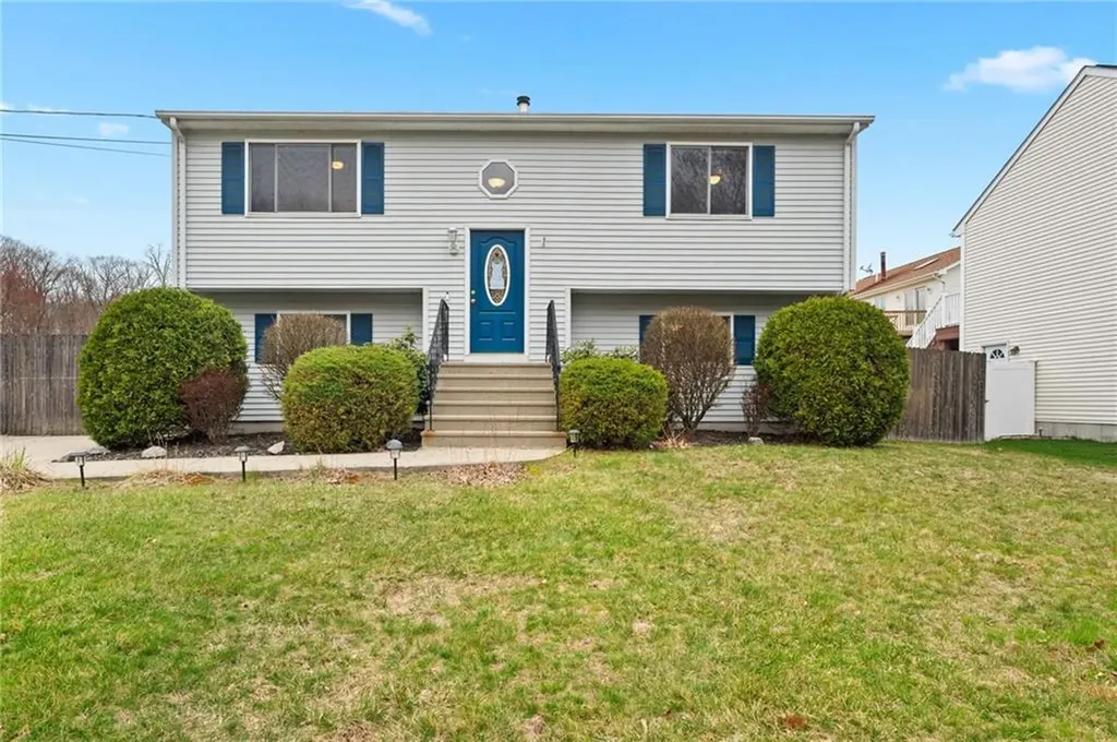 9 Iroquois Trail Cranston RI 02921