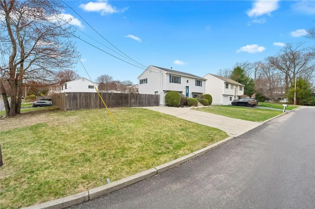 9 Iroquois Trail Cranston RI 02921