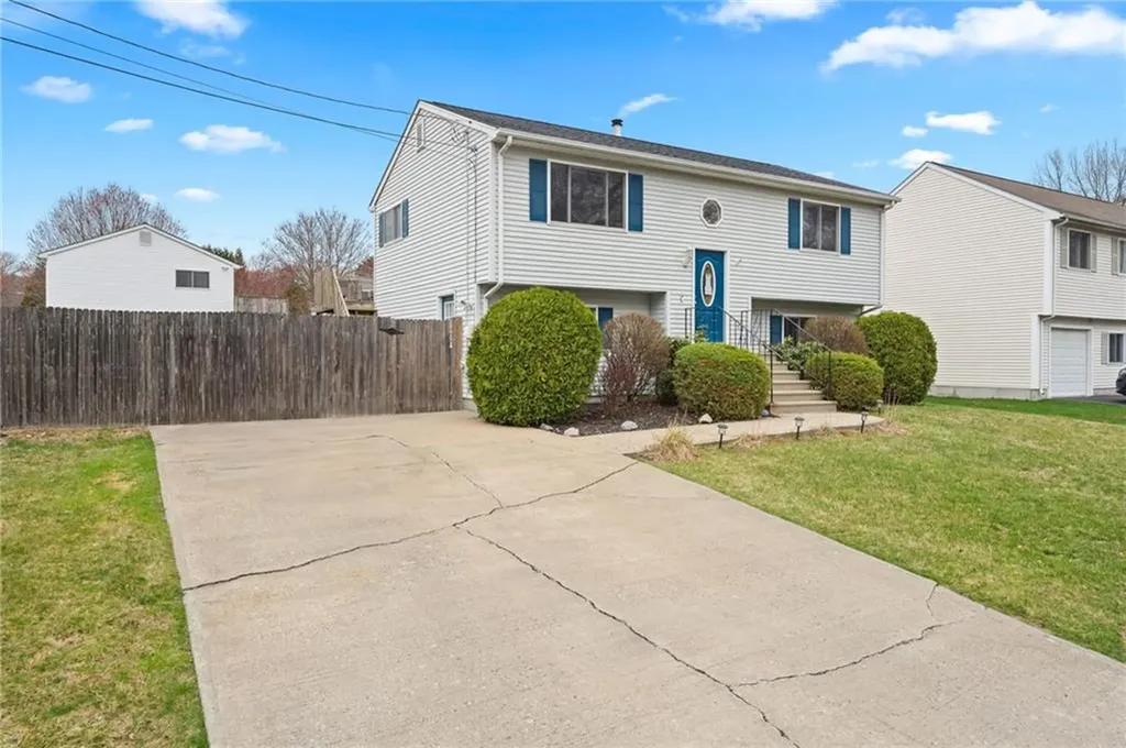 9 Iroquois Trail Cranston RI 02921