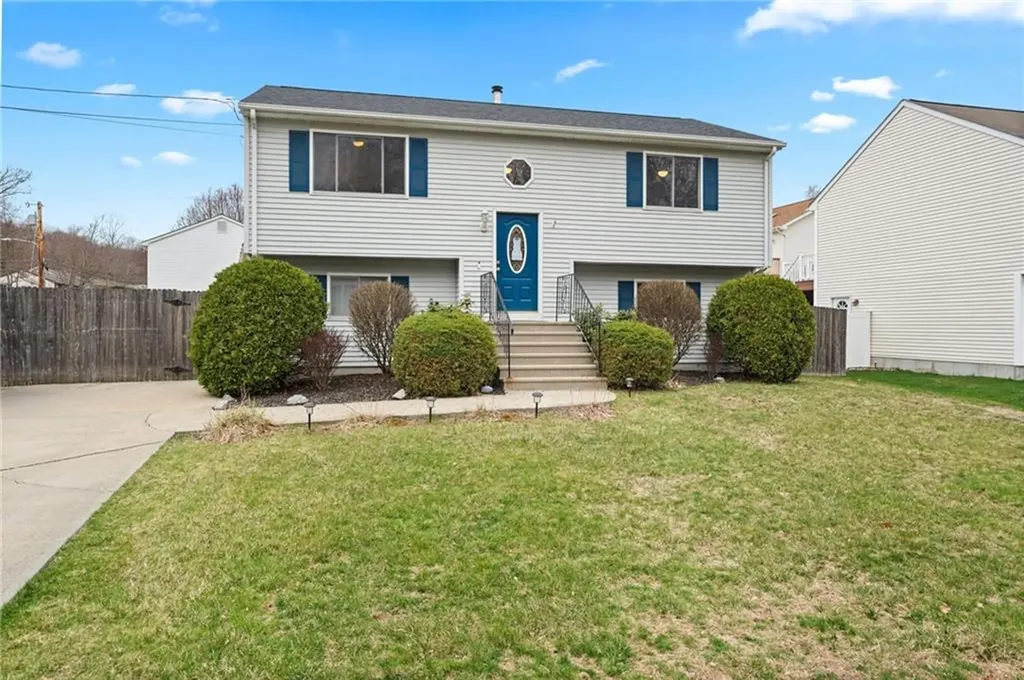 9 Iroquois Trail Cranston RI 02921