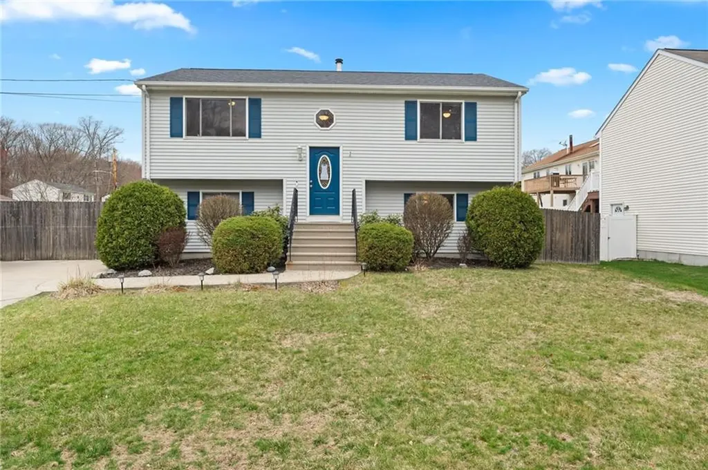 9 Iroquois Trail Cranston RI 02921