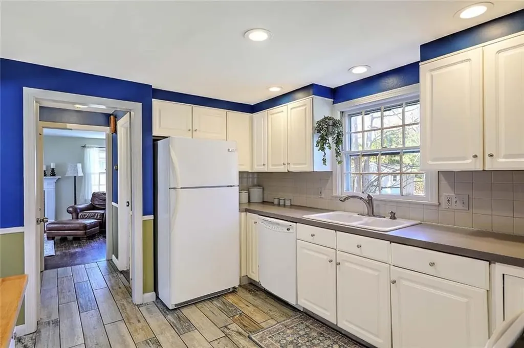 11 Pine Avenue Barrington RI 02806