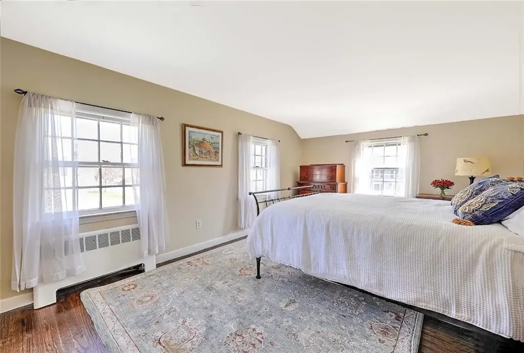 11 Pine Avenue Barrington RI 02806