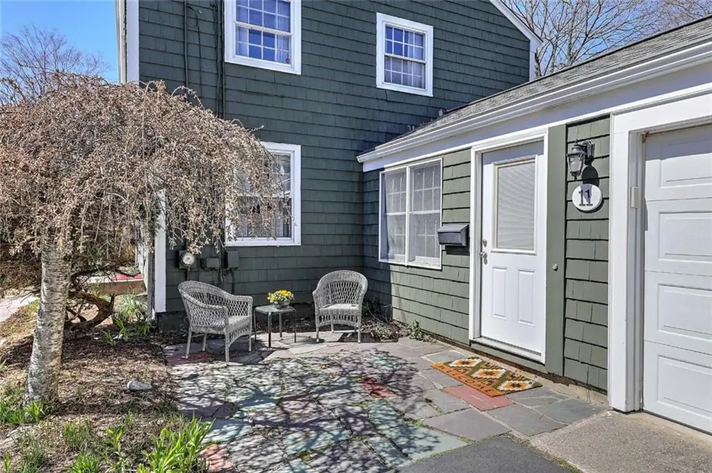 11 Pine Avenue Barrington RI 02806