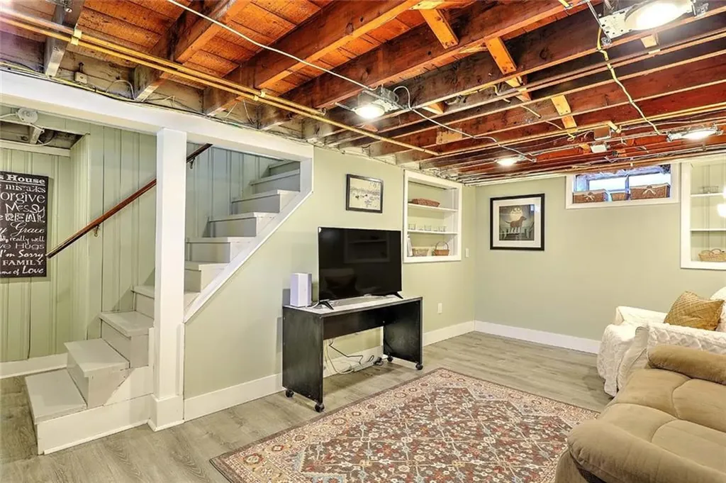 11 Pine Avenue Barrington RI 02806