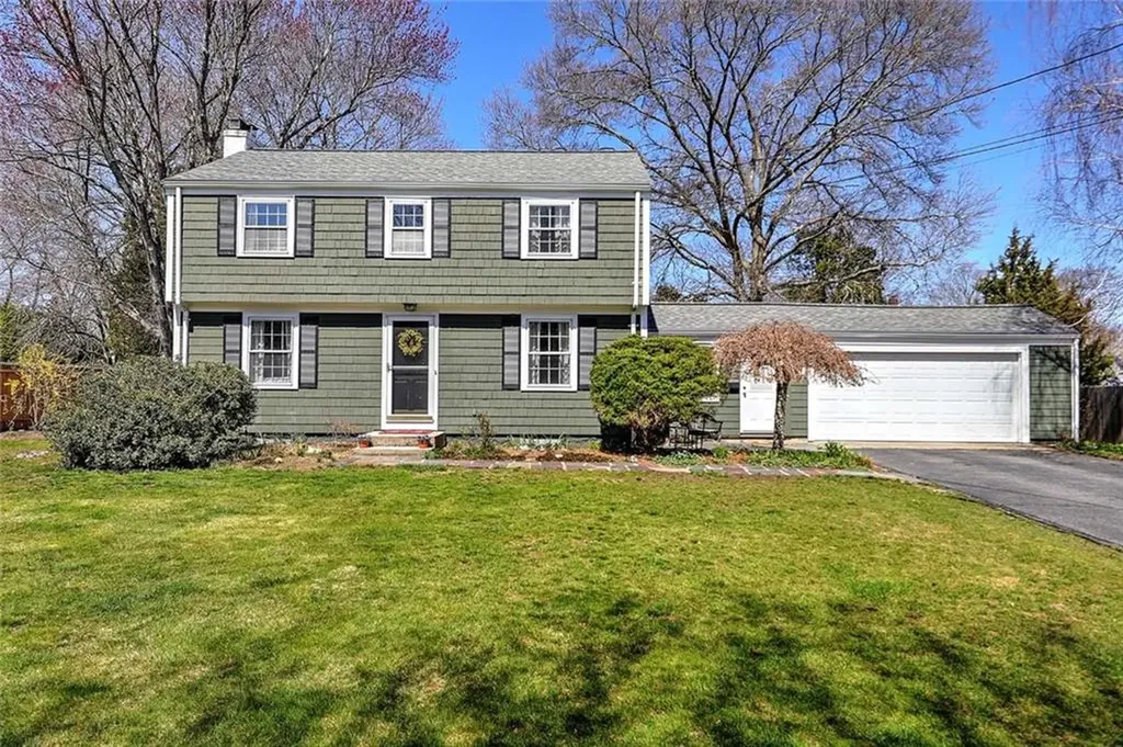 11 Pine Avenue Barrington RI 02806
