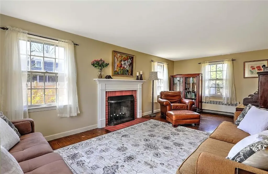 11 Pine Avenue Barrington RI 02806