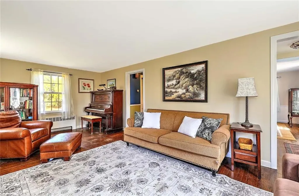 11 Pine Avenue Barrington RI 02806
