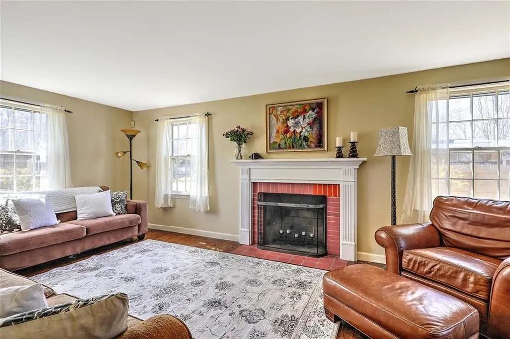 11 Pine Avenue Barrington RI 02806