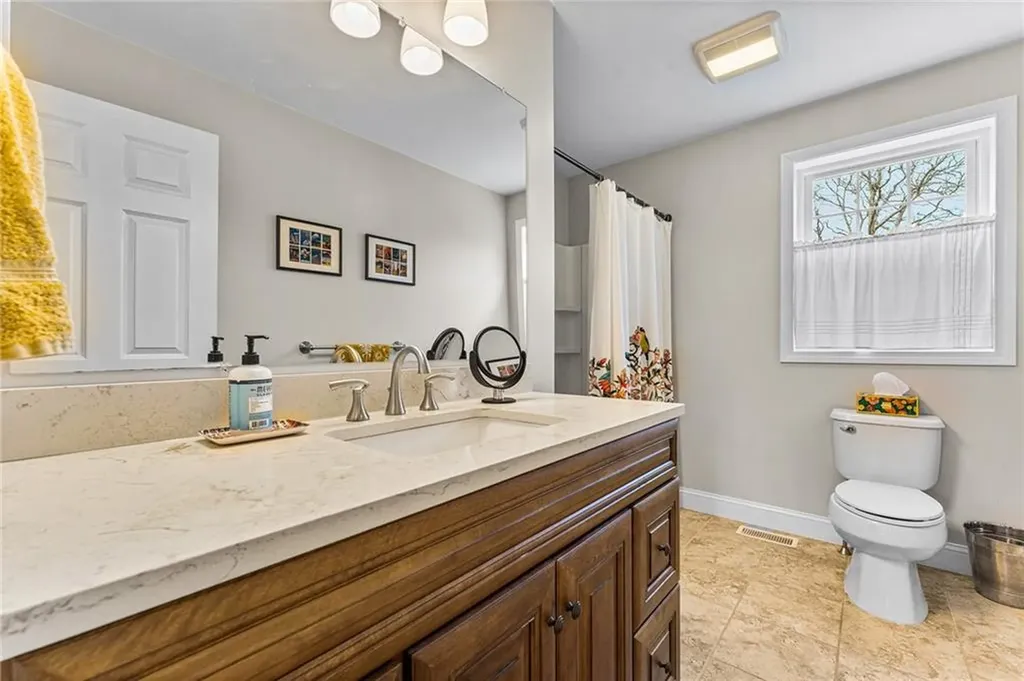 135 Crandall Road Tiverton RI 02878