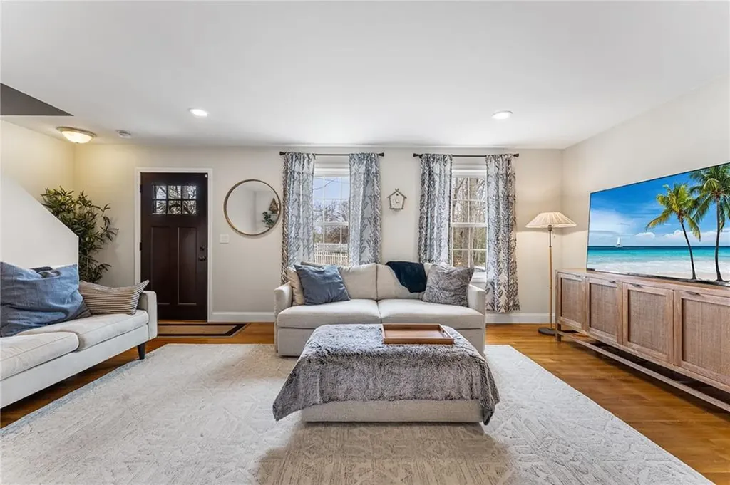 135 Crandall Road Tiverton RI 02878