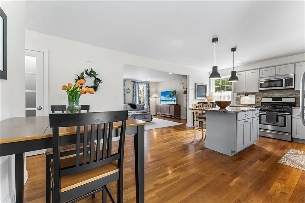 135 Crandall Road Tiverton RI 02878